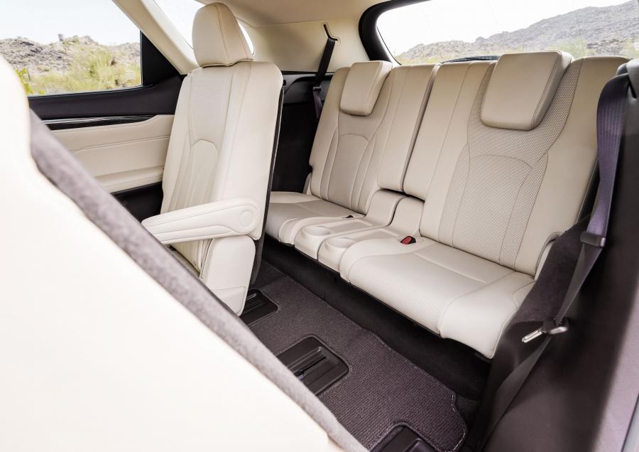 Интерьер Lexus RX350L 2018 года  (NA) (фото 37 из 51)